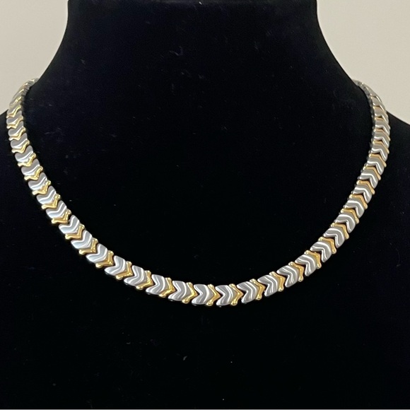 D+Magnet therapeutic two tone necklace. - Picture 1 of 5